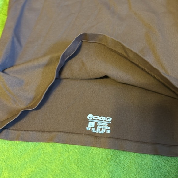 Set of Two Long Sleeve Compression Shirts - Brown and Gray O QQ Sz Large - Picture 3 of 5